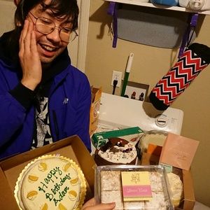 Meet your Posher, Adam